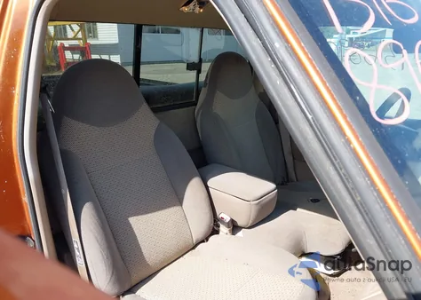 2000 Mazda B3000 z USA, uszkodzony, nr VIN 4F4YR12V1YTM01260